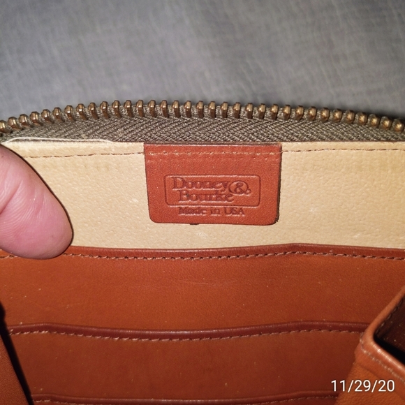 Vtg Dooney & Bourke AWL zip along wallet self trim - Picture 9 of 15